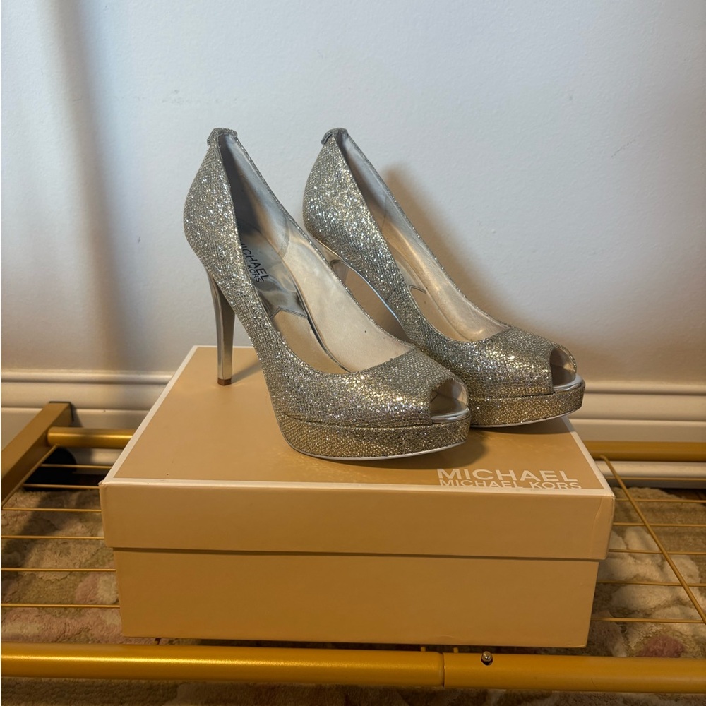 EUC Michael Kors Silver Glitter York Platform Peep Toe Heels 8.5
